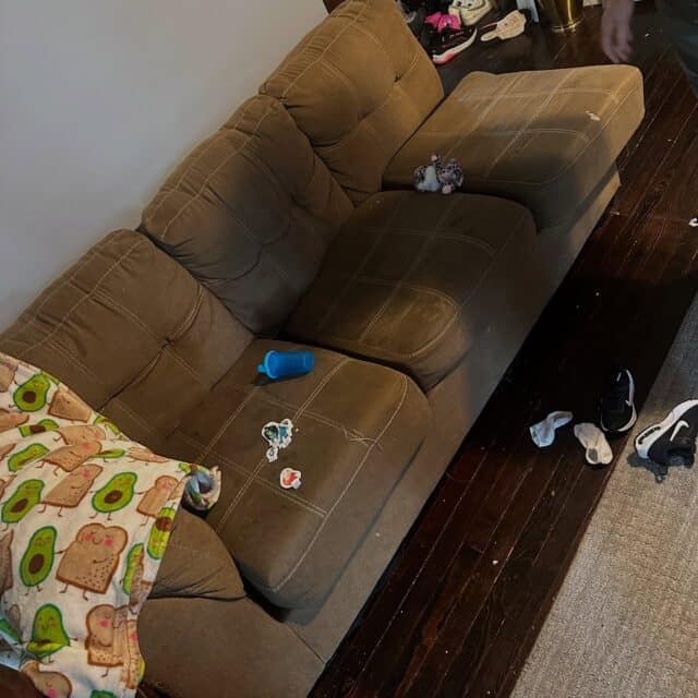 Couch, beds, oven removal… got it done for this customer and was super thrilled! 484.546.4870 @cleanworkingspace