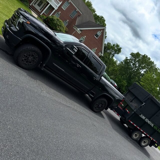 💥ALERT!💥Same SUPERIOR LOCAL SERVICE… with upgrades to continue to to haul more junk & clutter away for our AWESOME customers! (That’s you! 🫵🏻) we look forward to taking the burden off you shoulders… BOOK TODAY! Message us photos and your address to 484.546.4870  @cleanworkingspace